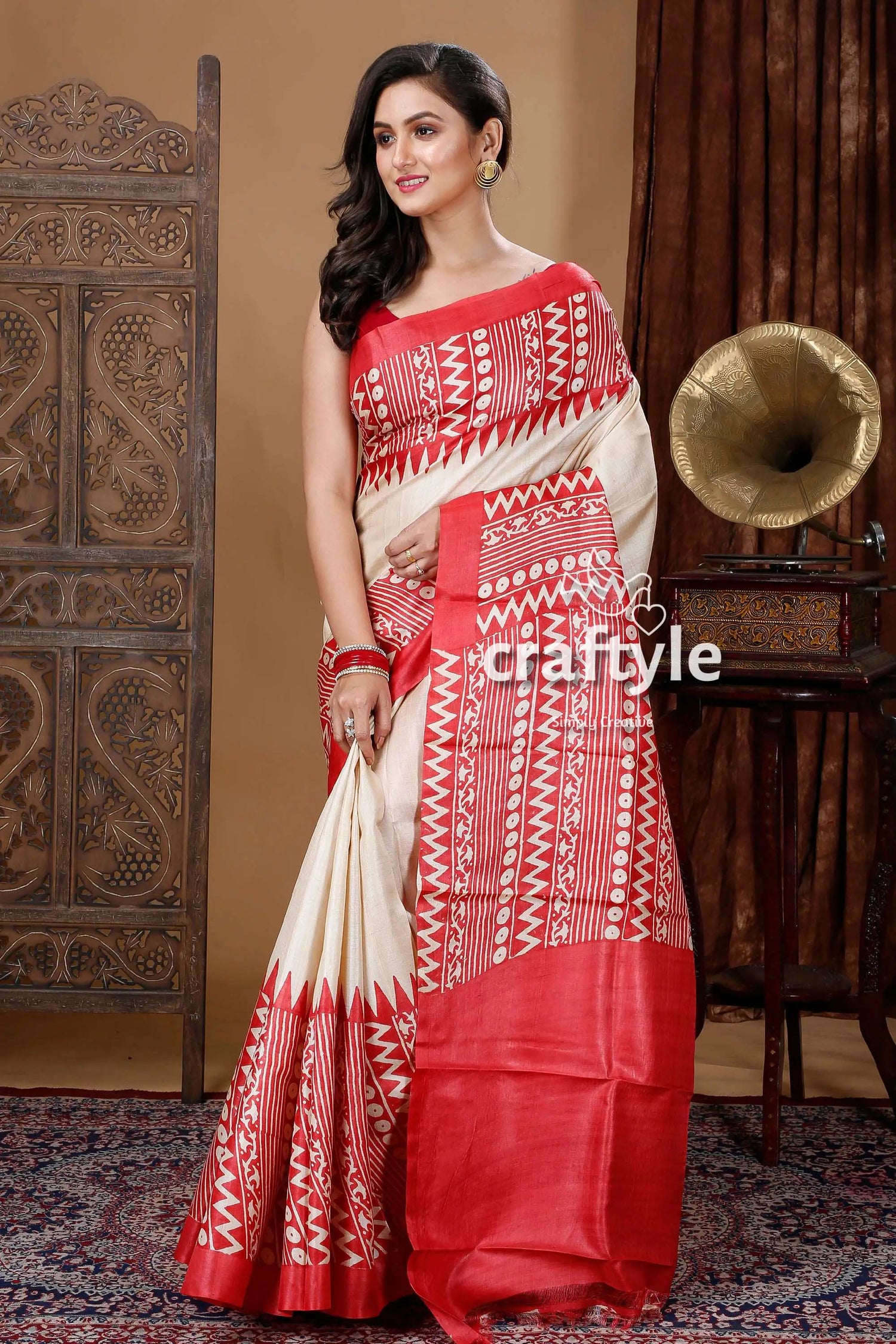 Cream Digital Print Pure Silk Saree With Blouse Piece | DG-217
